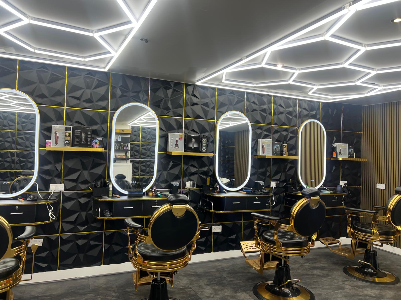 OZONE BARBERS interior